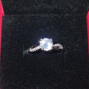 Elegant Silver Moissanite Women's Ring